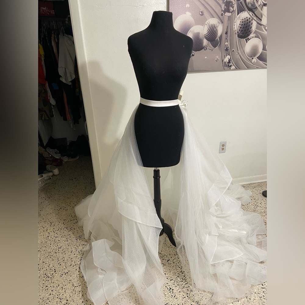 Size 10 Ruffled/Layered Wedding Overskirt